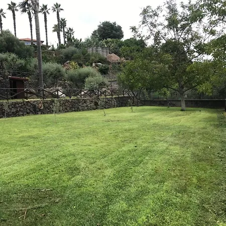 Grandiosa Fc Bed & Breakfast Aci Catena